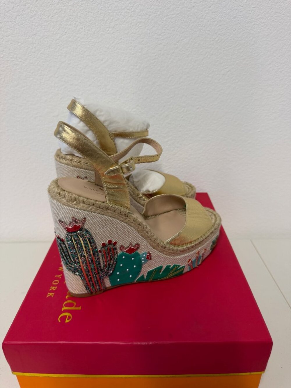 Kate Spade Dallas Old Gold Leather Cactus Embroidered Wedge Sandals 8.5M - Picture 5 of 8